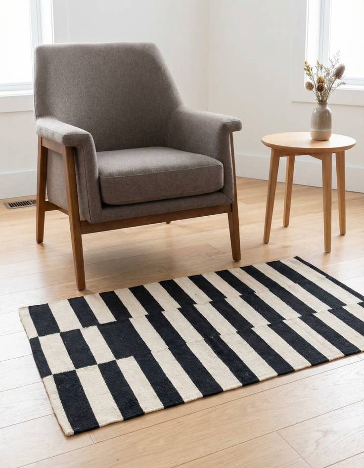 Detail image of 2' 8 x 3' 9 Hand Woven Kilim Modern Wool Rug