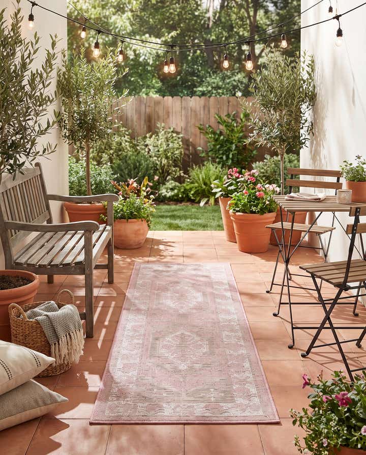 2' x 6' Easy-Clean Traditional Indoor / Outdoor Runner Rug