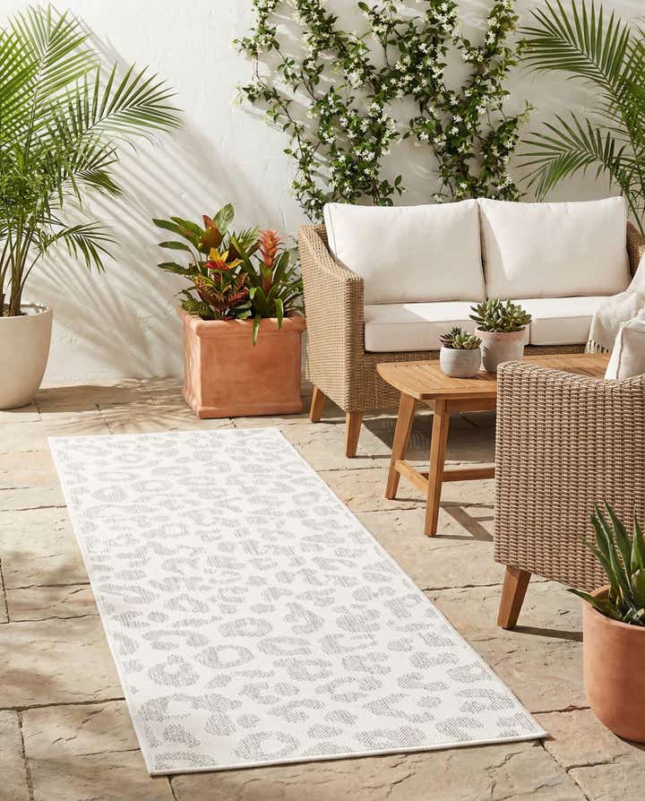 2' x 6' Easy-Clean Safari Indoor / Outdoor Runner Rug