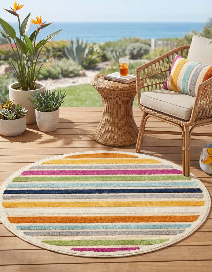 Detail image of 3' 3 x 3' 3 Easy-Clean Aruba Indoor / Outdoor Round Rug