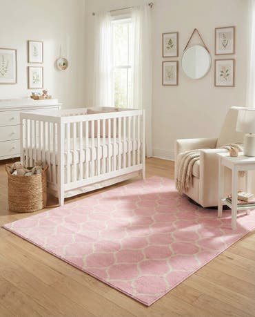  5' 3 x 8' Lattice Frieze Rug