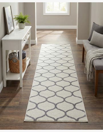 2' x 6' Trellis Frieze Runner Rug