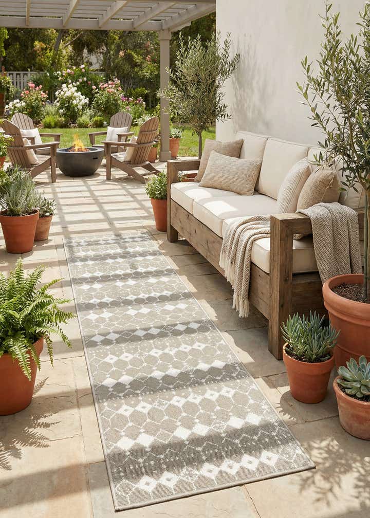 2' x 8' Easy-Clean Lattice Indoor / Outdoor Runner Rug