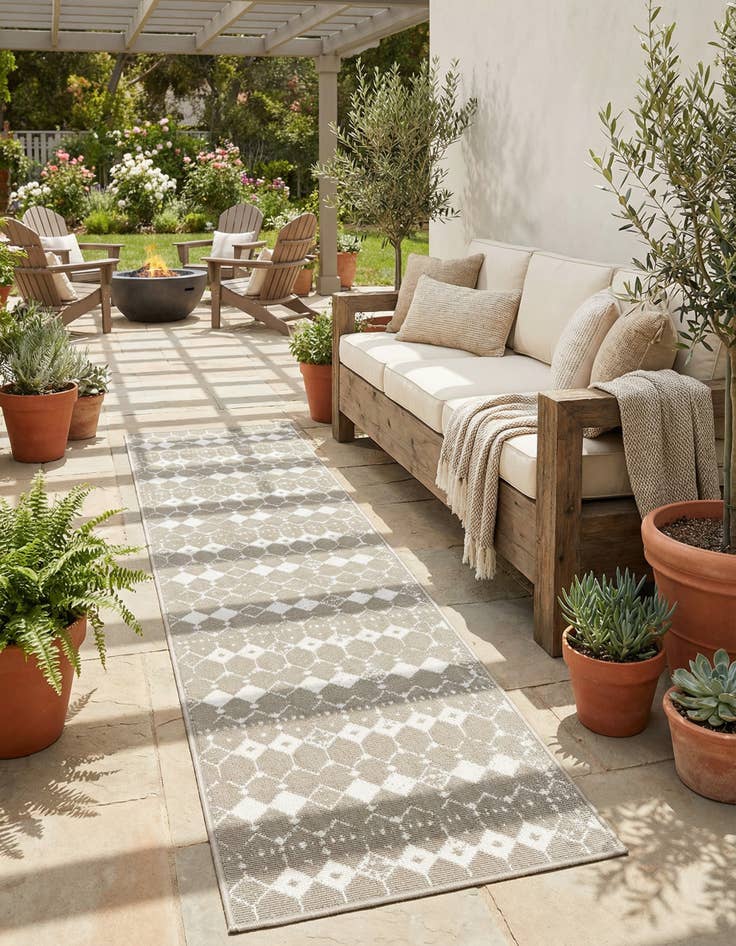 Detail image of 2' x 8' Washable Lattice Indoor / Outdoor Runner Rug