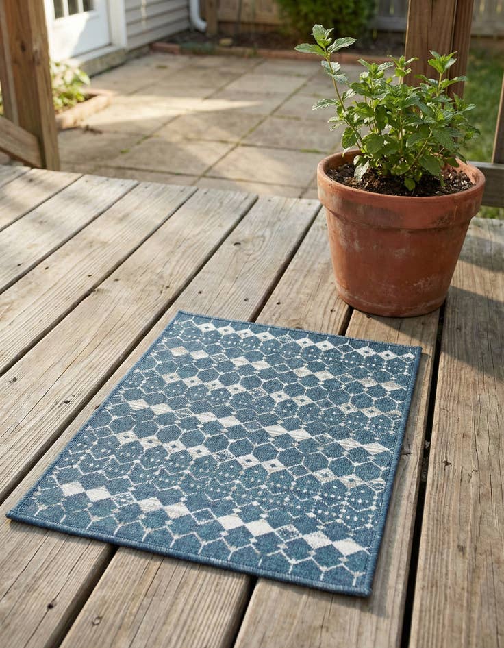 Detail image of 1' 3 x 1' 3 Washable Lattice Indoor / Outdoor Sample Rug