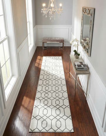 2' 7 x 12' Marilyn Monroe&trade; Glam Trellis Runner Rug