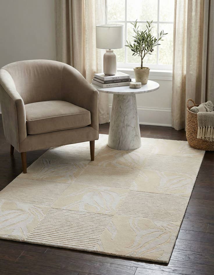 Detail image of 3' 1 x 4' 11 Hand Knotted Darya Wool Rug