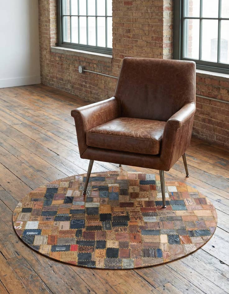 Detail image of 3' 1 x 3' 1 Jean Leather Tag Round Rug