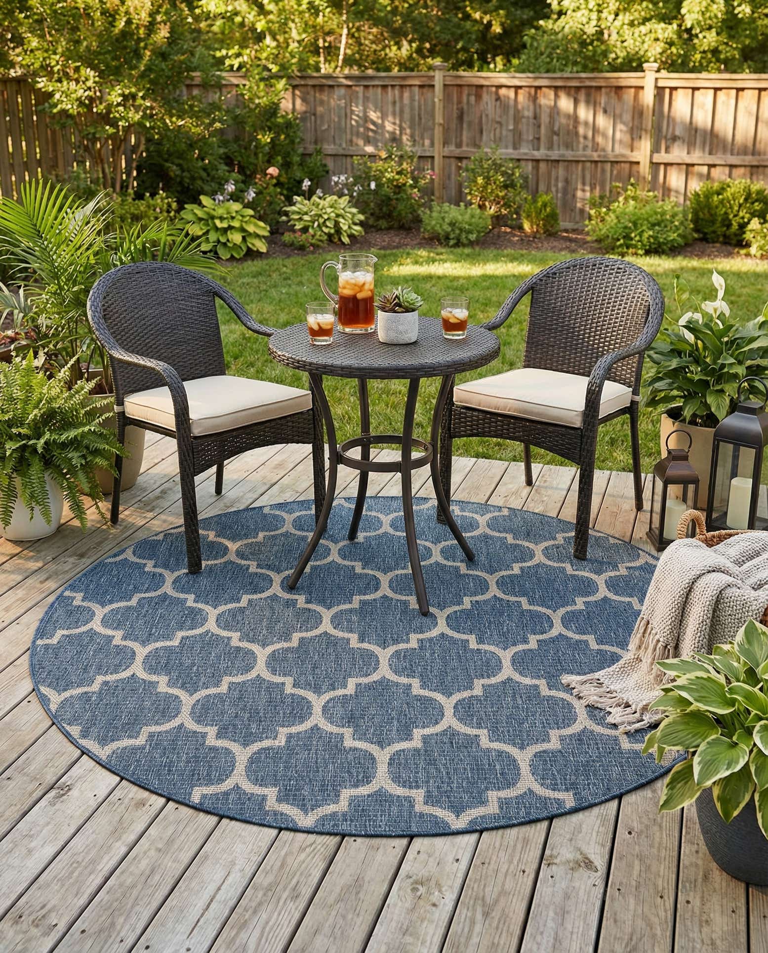 6' x 6' Easy-Clean Lattice Indoor / Outdoor Round Rug