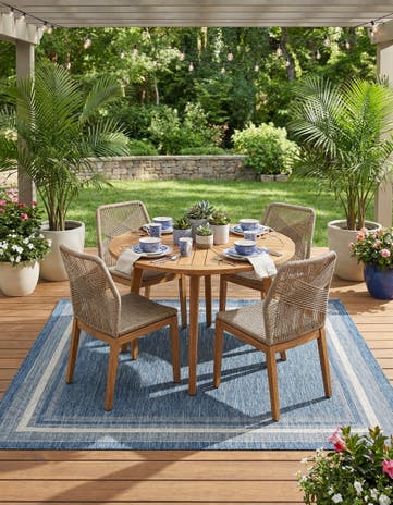 7' 10 x 7' 10 Easy-Clean Border Indoor / Outdoor Square Rug
