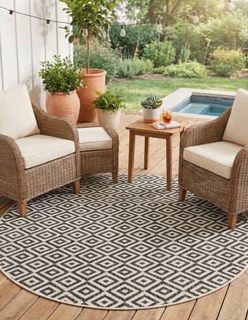5' 3 x 5' 3 Easy-Clean Jill Zarin Costa Rica Indoor / Outdoor Round Rug