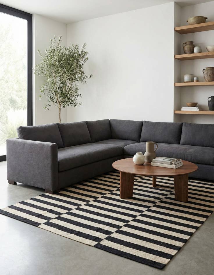 Detail image of 4' 9 x 6' 3 Hand Woven Kilim Modern Wool Rug