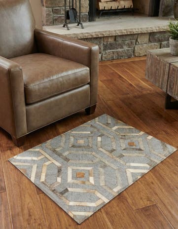2' 3 x 3' 1 Cowhide Rug