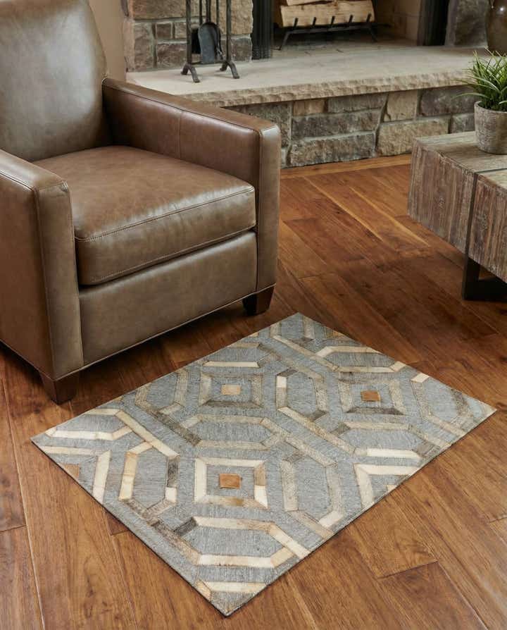 2' 3 x 3' 1 Cowhide Rug