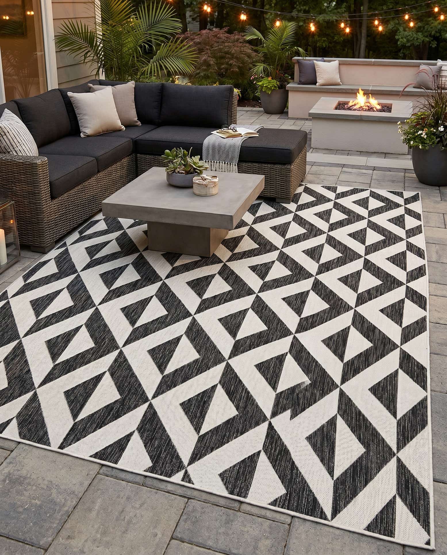 7' 10 x 10' Easy-Clean Jill Zarin Napa Indoor / Outdoor Rug