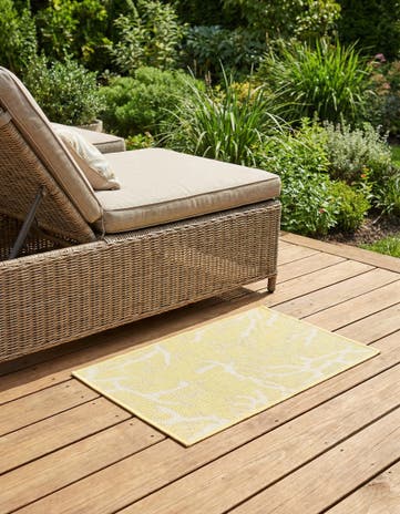 Yellow Easy-Clean Botanical Indoor / Outdoor Rug