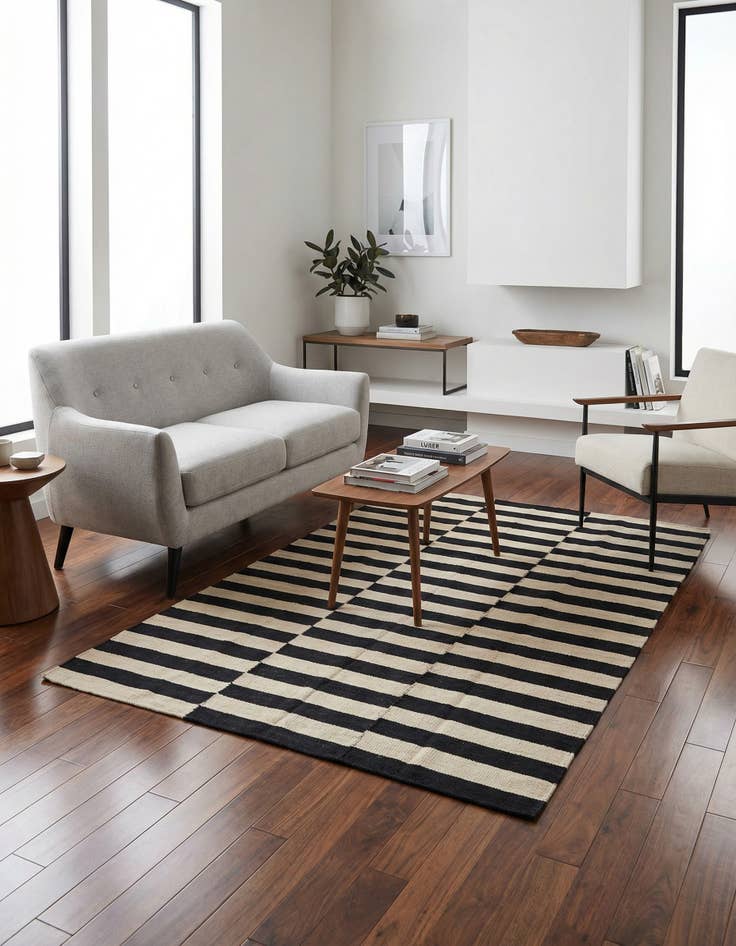 Detail image of 4' 2 x 5' 9 Hand Woven Kilim Modern Wool Rug