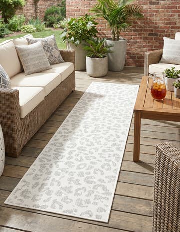 2' x 8' Easy-Clean Safari Indoor / Outdoor Runner Rug