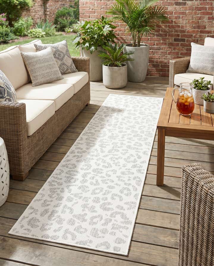 2' x 8' Easy-Clean Safari Indoor / Outdoor Runner Rug