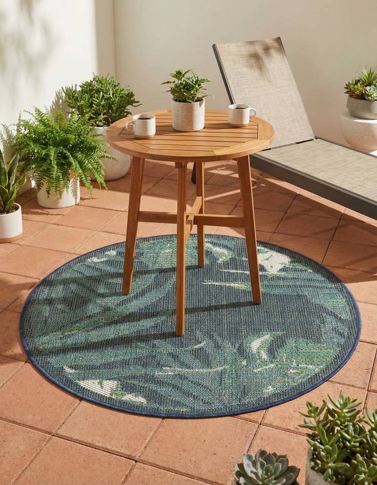 Detail image of 3' 3 x 3' 3 Easy-Clean Baja Indoor / Outdoor Round Rug