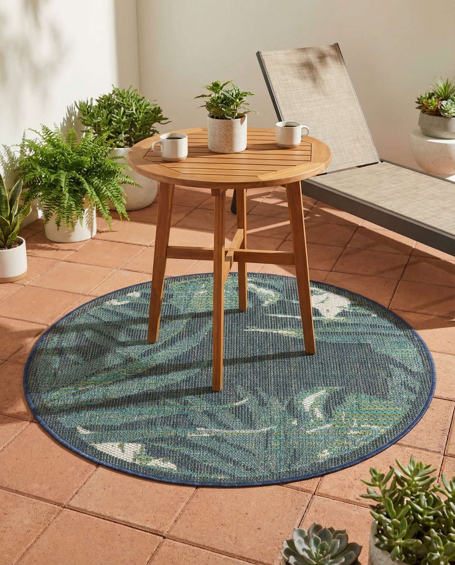 3' 3 x 3' 3 Easy-Clean Baja Indoor / Outdoor Round Rug