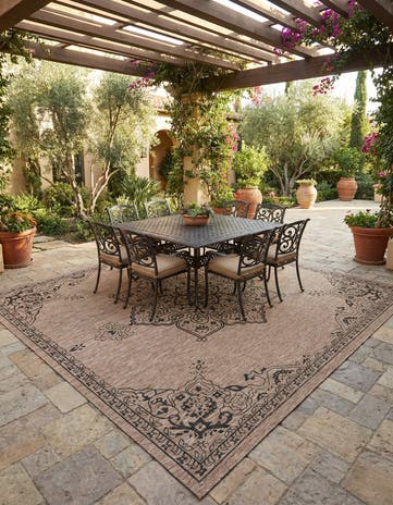 13' x 13' Easy-Clean Traditional Indoor / Outdoor Square Rug