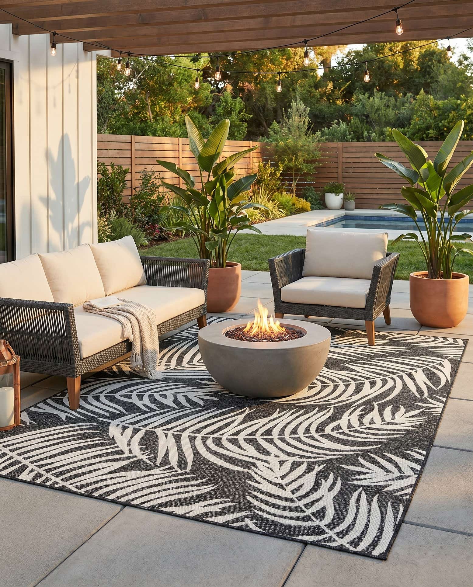 7' 10 x 10' Easy-Clean Botanical Indoor / Outdoor Rug