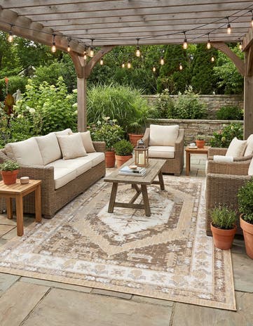 7' 10 x 11' Easy-Clean Traditional Indoor / Outdoor Rug