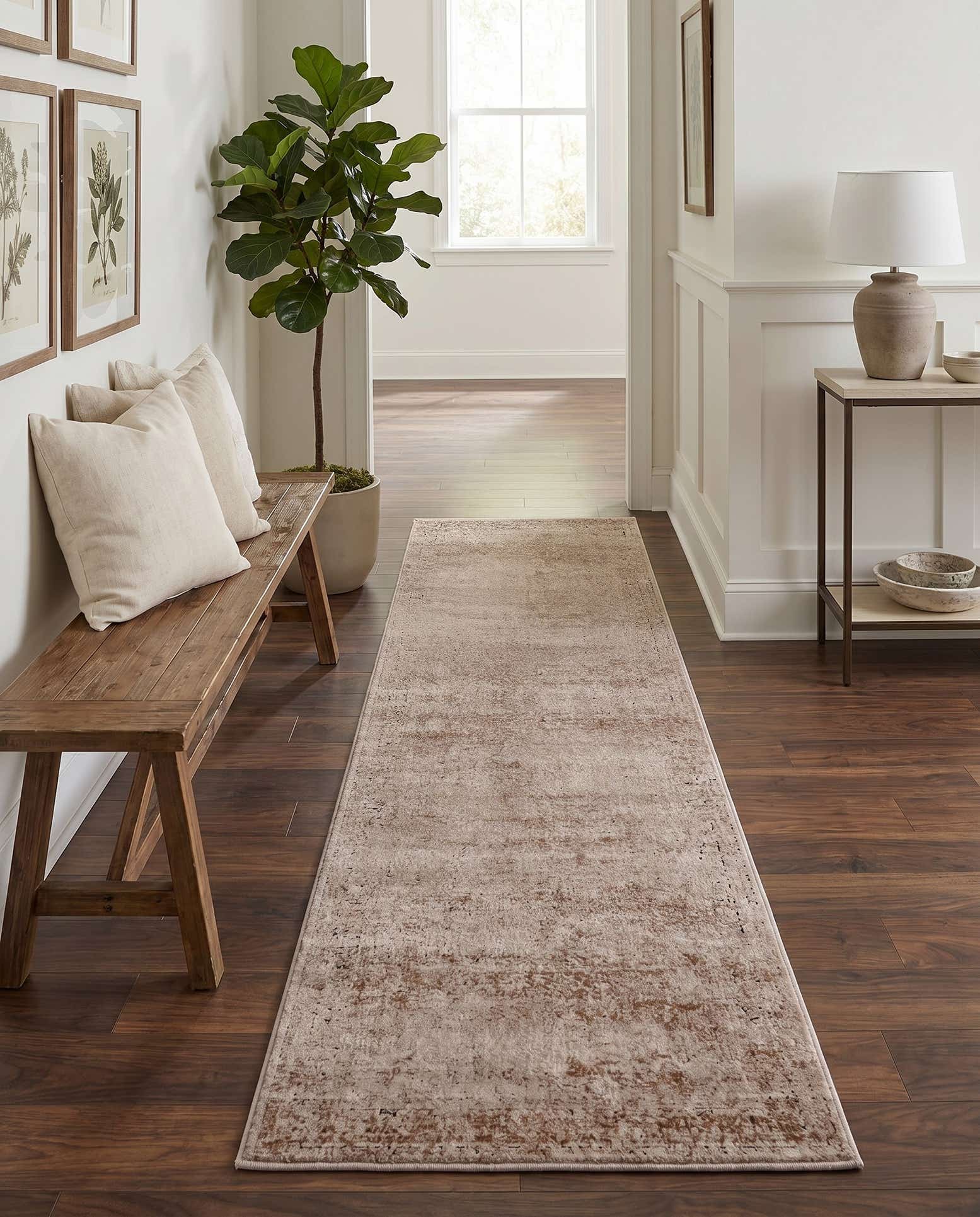 2' 7 x 10' Eliza Runner Rug