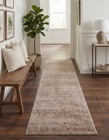 2' 7 x 10' Eliza Runner Rug