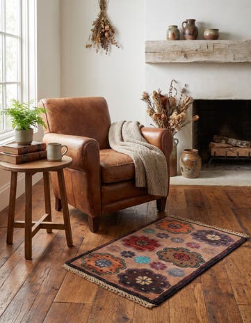 1' 4 x 2' Hand Knotted Ziegler Rug