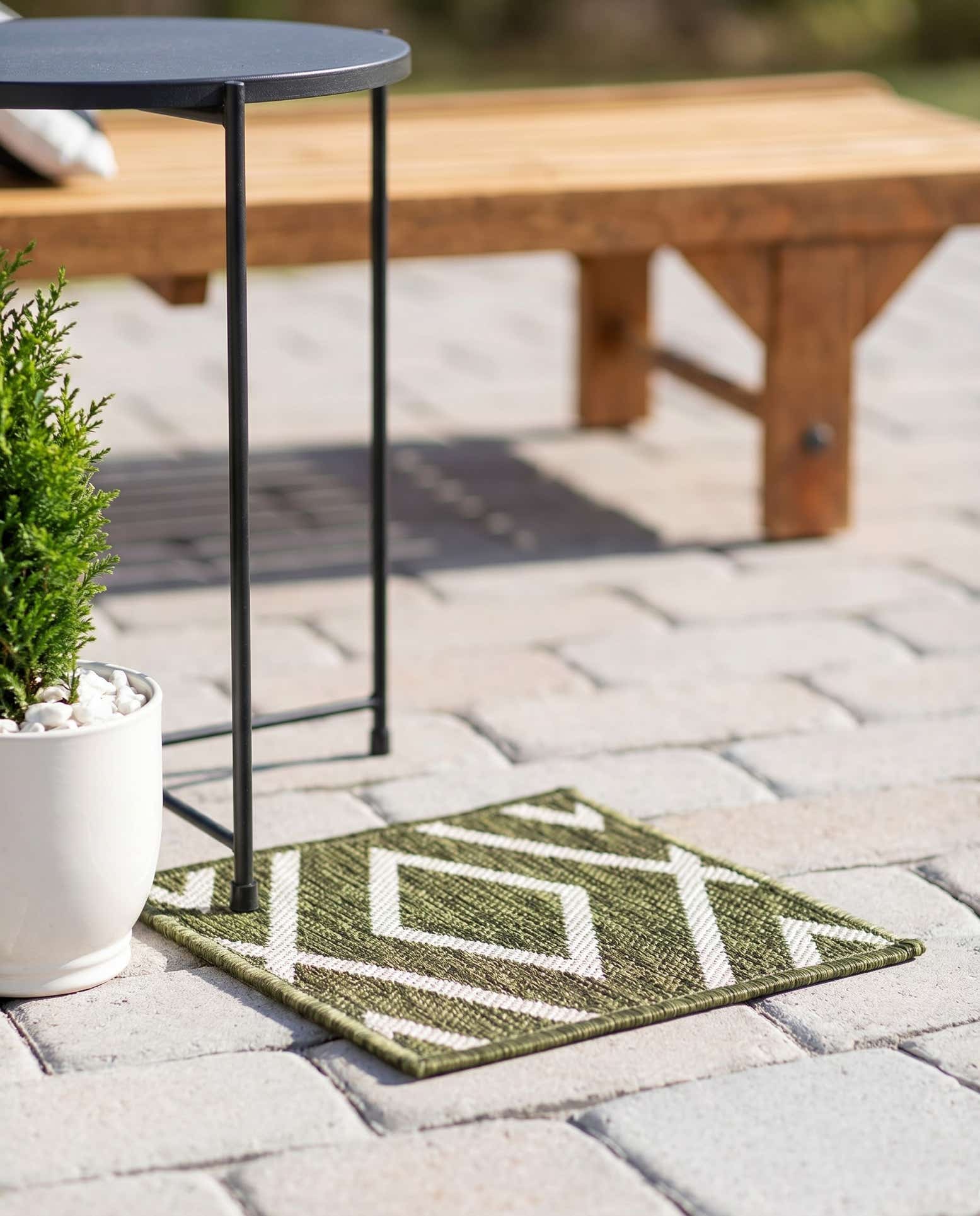 1' 4 x 1' 4 Easy-Clean Jill Zarin Turks and Caicos Indoor / Outdoor Sample Rug