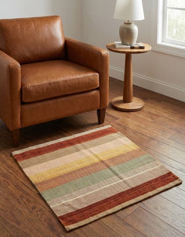 2' 5 x 2' 5 Hand Knotted Persian Wool Square Rug