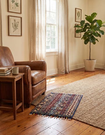 1' 4 x 2' Hand Knotted Ziegler Rug