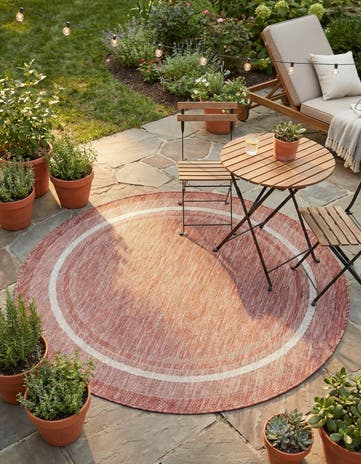 5' 3 x 5' 3 Easy-Clean Border Indoor / Outdoor Round Rug