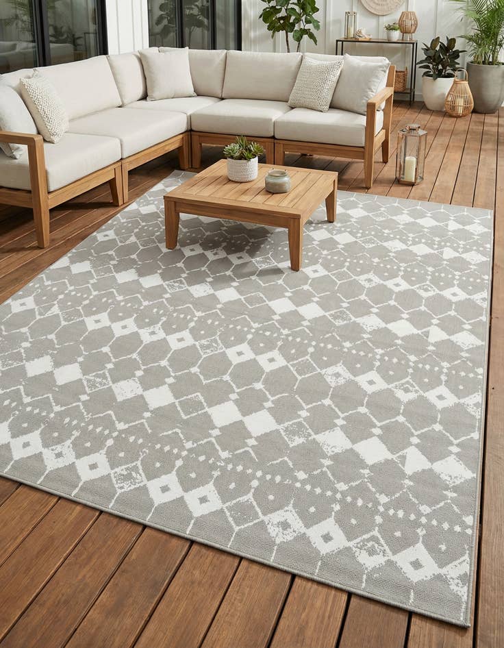 Detail image of 7' 10 x 10' Washable Lattice Indoor / Outdoor Rug