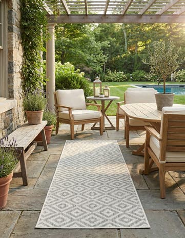 Light Gray Easy-Clean Jill Zarin Costa Rica Indoor / Outdoor Runner Rug