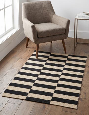 2' 7 x 3' 10 Hand Woven Kilim Modern Wool Rug