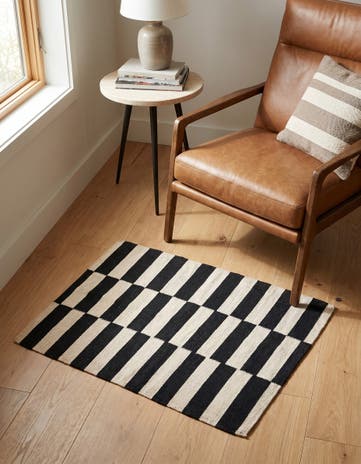 2' 8 x 3' 9 Hand Woven Kilim Modern Wool Rug
