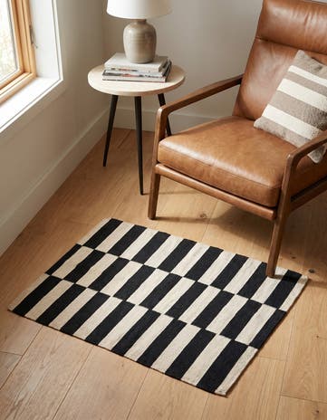 2' 8 x 3' 9 Hand Woven Kilim Modern Wool Rug