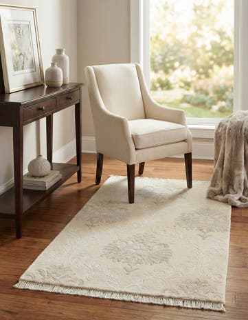 2' 7 x 4' 8 Hand Knotted Darya Wool Rug