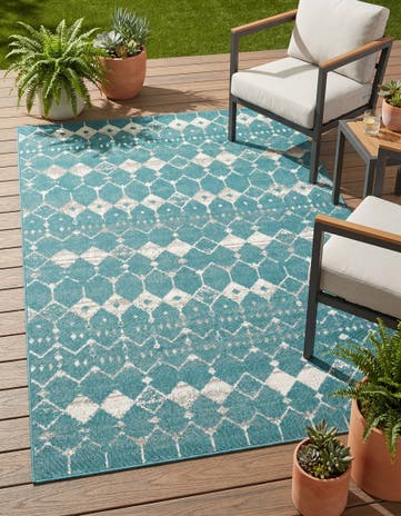 5' 3 x 8' Easy-Clean Lattice Indoor / Outdoor Rug