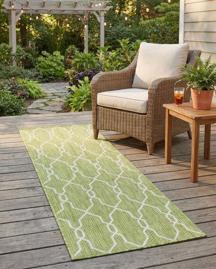 2' x 6' Easy-Clean Trellis Indoor / Outdoor Runner Rug