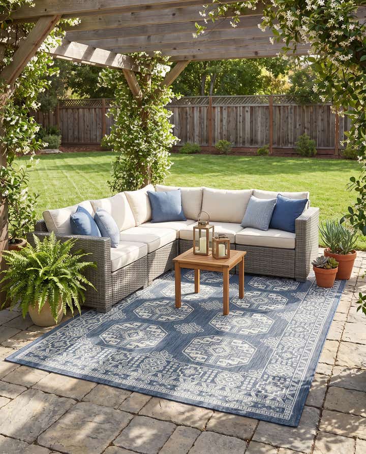 4' x 6' Easy-Clean Traditional Indoor / Outdoor Rug
