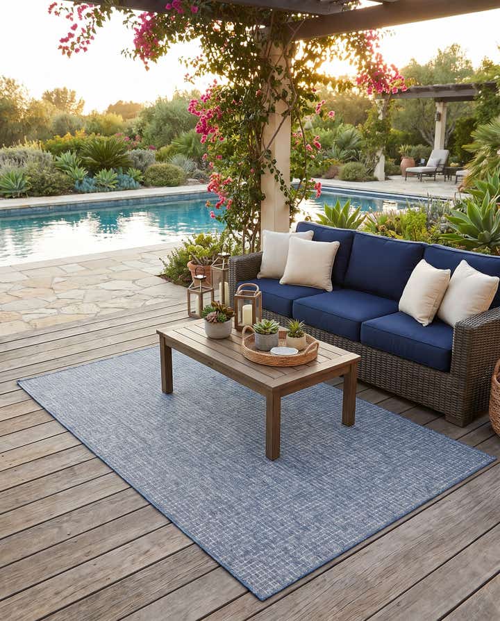 6' x 9' Easy-Clean Checkered Indoor / Outdoor Rug