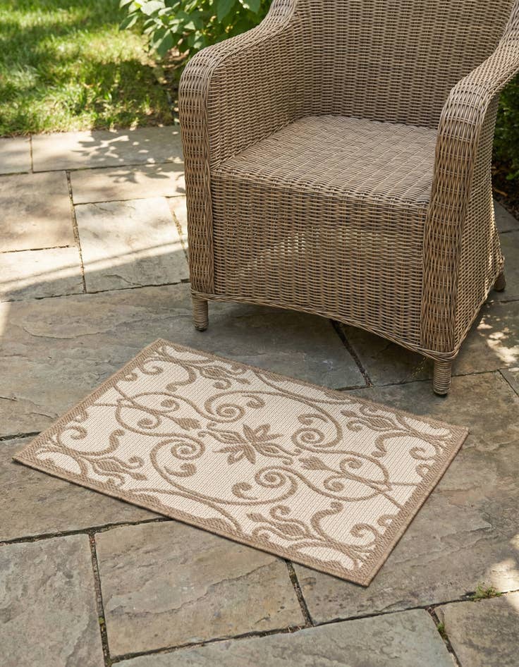 Detail image of 2' 2 x 3'  Washable Botanical Indoor / Outdoor Rug