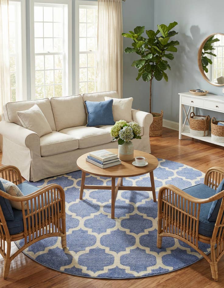 Detail image of 7' 10 x 7' 10 Lattice Round Rug