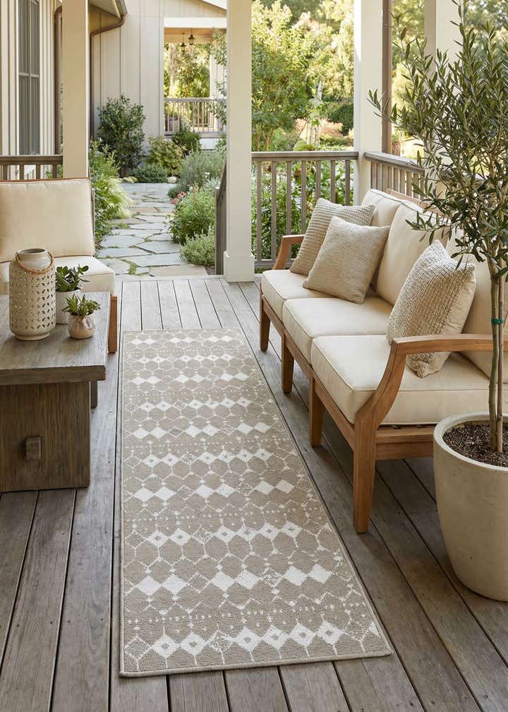 2' x 6' Easy-Clean Lattice Indoor / Outdoor Runner Rug
