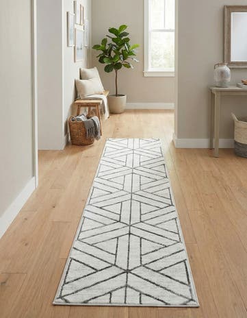2' x 8' Lattice Trellis Runner Rug