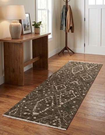 Green Grand Tradition Runner Rug